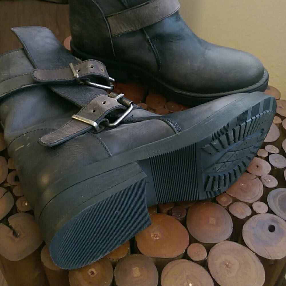 !Bundle to save! Steve Madden Leather Boots
